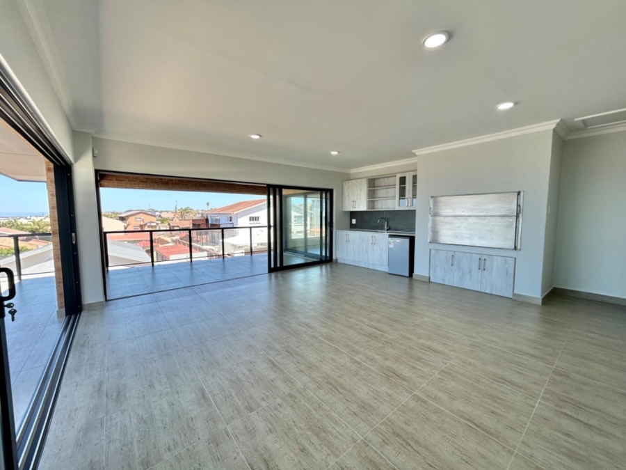 4 Bedroom Property for Sale in Wavecrest Eastern Cape